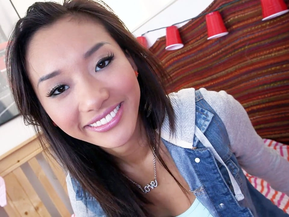 Asian teen Alina Li wants to fuck