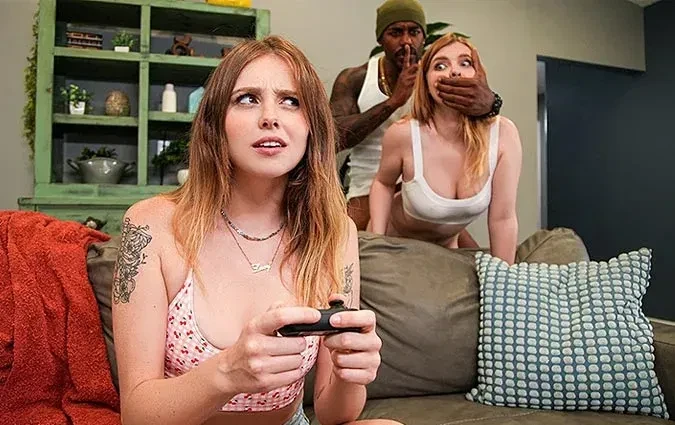 [BrazzersExxtra] Harlow West, Lucy Foxx (Professional Cum Dodger)