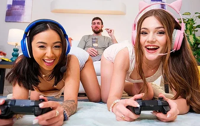 [BrazzersExxtra] Juniper Ren, Liora Vane (Two Slutty Pussies One Girthy Cock)