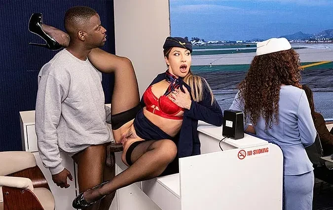 [BrazzersExxtra] Melissa Stratton, Aleksa Mink (Airport Lounge Lizards Get Lucky Part 1)