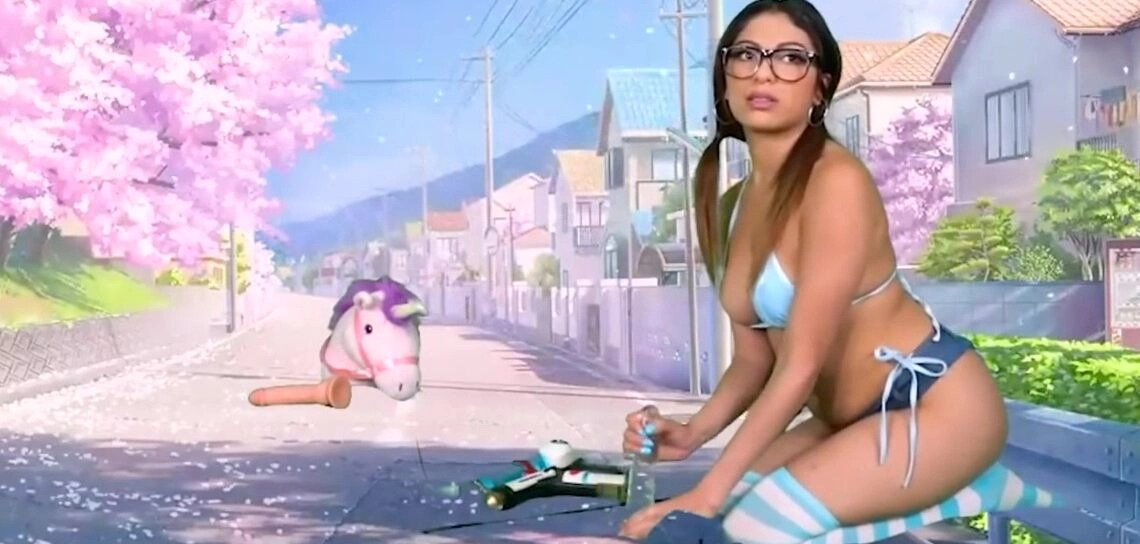 Camsoda - horny girl plays with her pussy