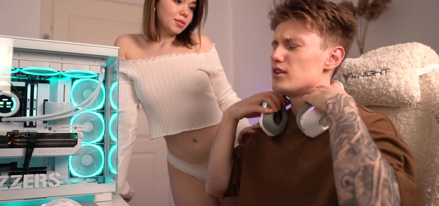 Huge Ass Decided To Distract Him With Blowjob And Anal Surprise | Double Penetration | Creampie