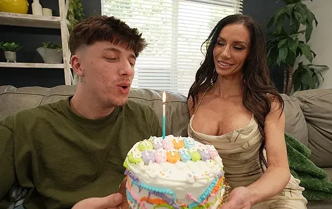 MomIsHorny – Remy Rune – Sexy Birthday Surprise