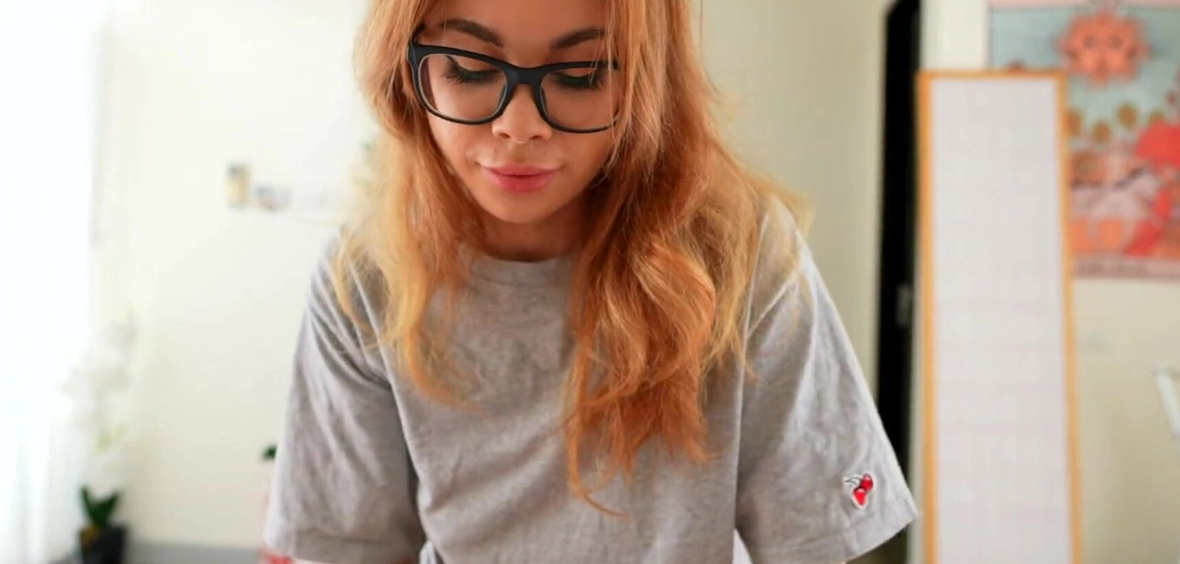 NAUGHTY GIRL IN GLASSES ACCEPT A COCK IN HER WET PUSSY - Loly Lips