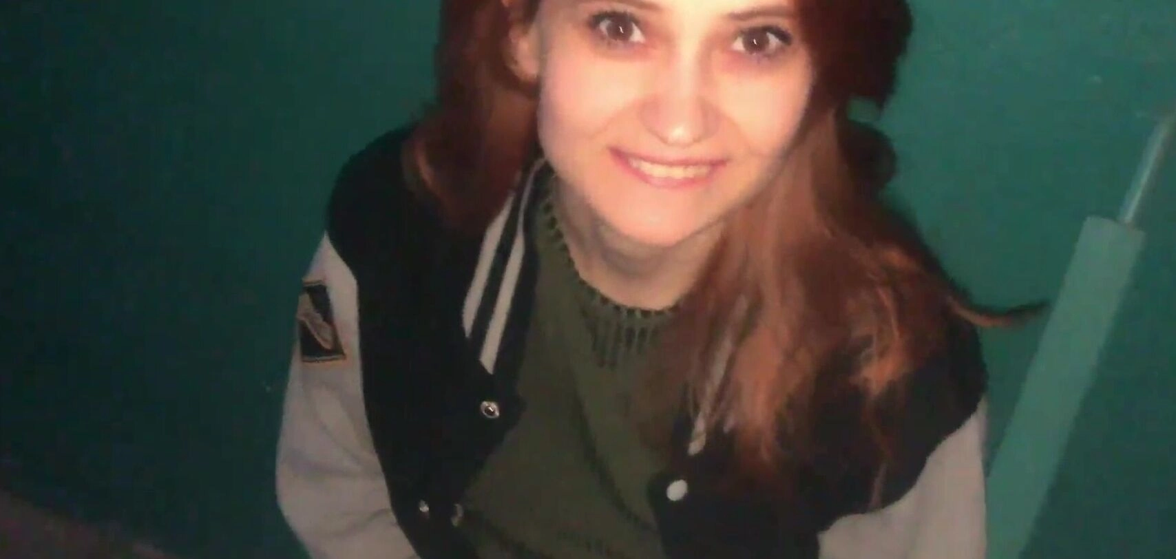 Redhead girl sucked in the stairwell while parents were at home