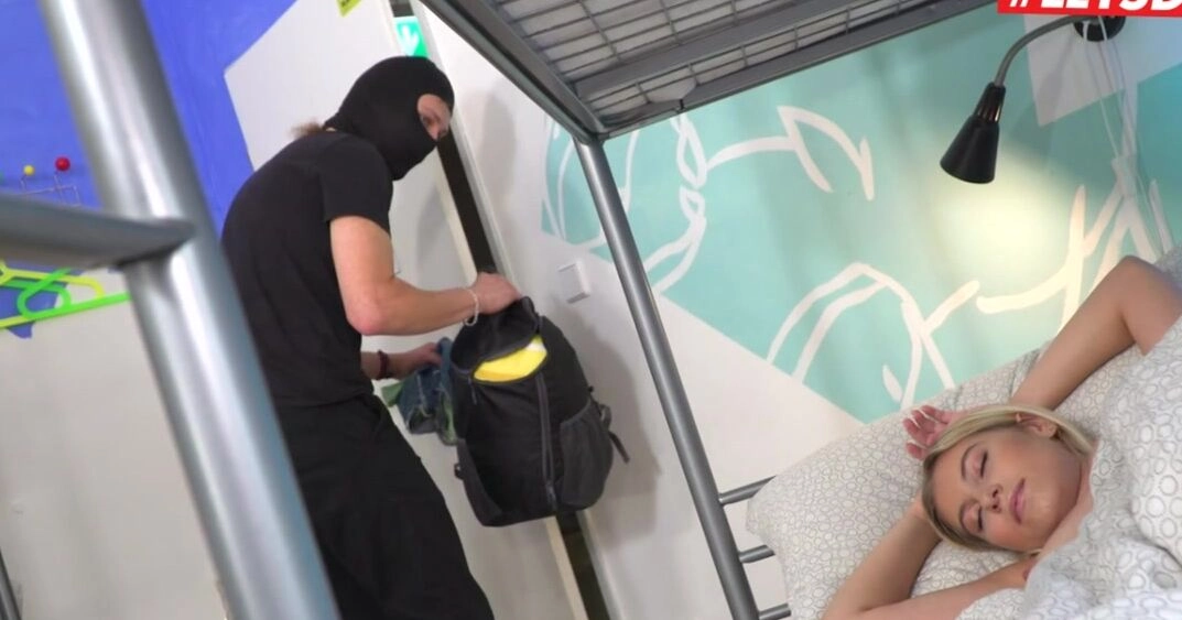 Short Girl Petite Blonde Fucks The Hostel Security Guy After Losing Her Pants