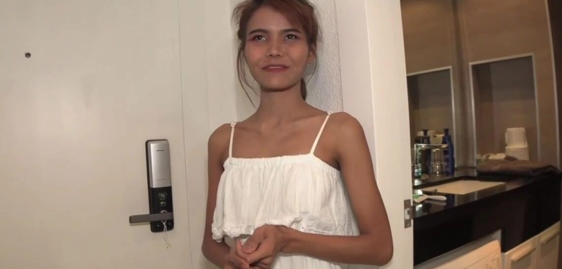 Thai gogo bar girl interviews for a maid job then gets fucked