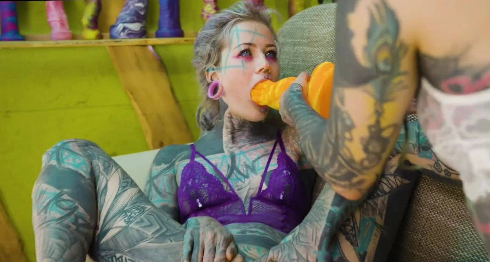 threesome tattoo girls