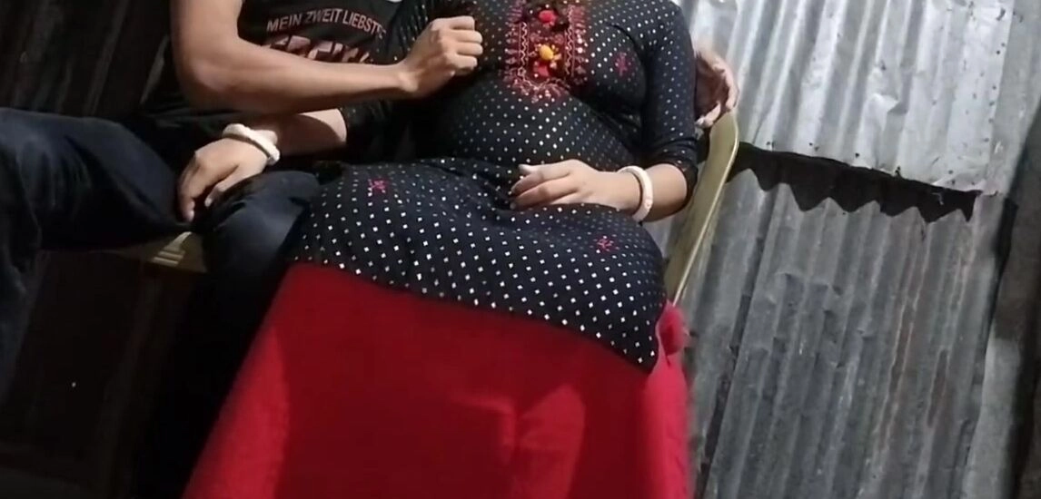 Wife Sex by Selling Boy In There Home In Bora Dhon Fuck